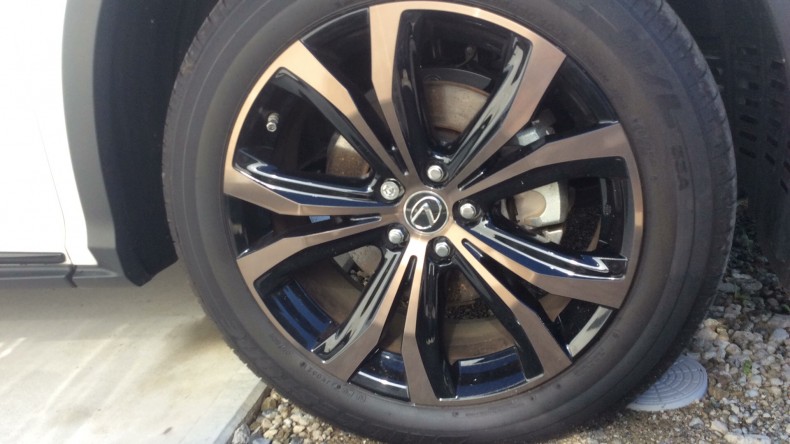 タイヤホイール前