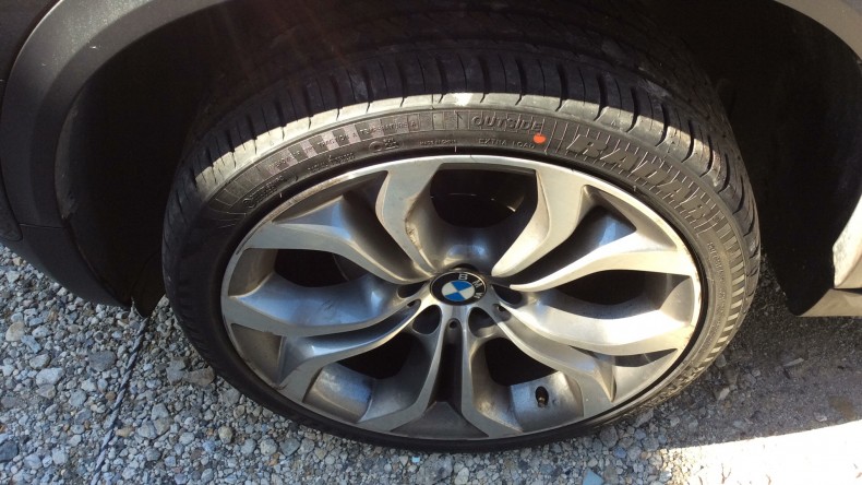 タイヤホイール前