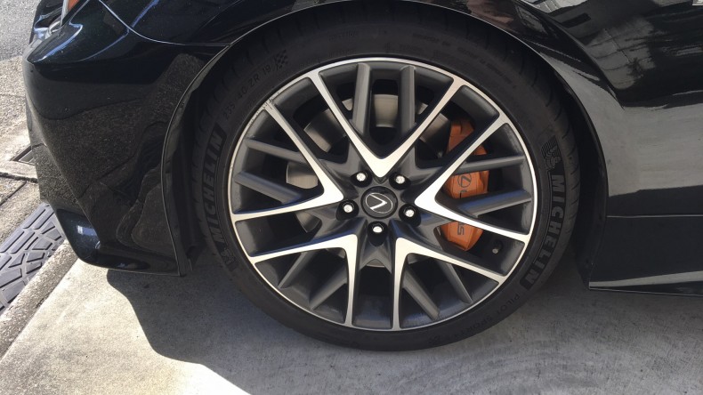 タイヤホイール前