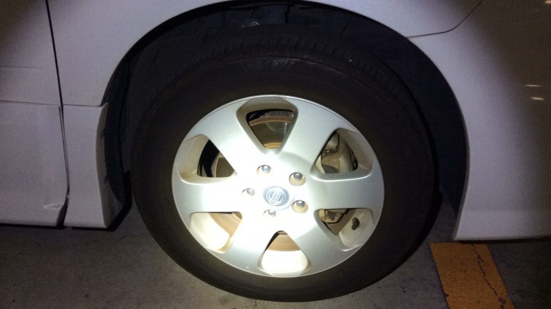 タイヤホイール前