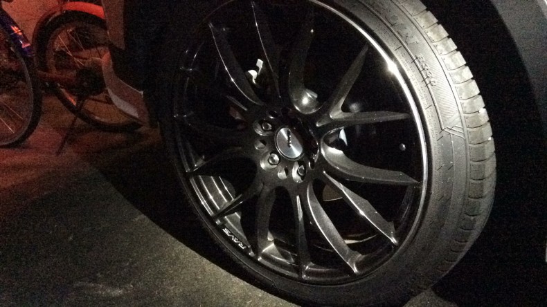 タイヤホイール前