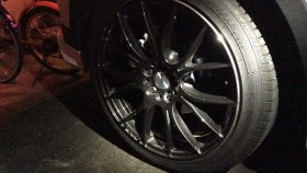 タイヤホイール前