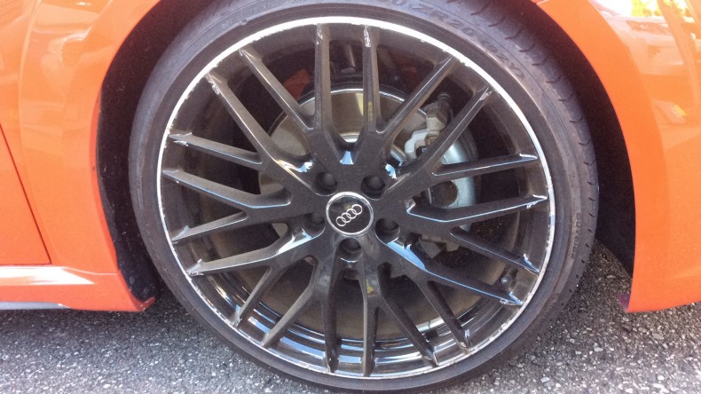 タイヤホイール前