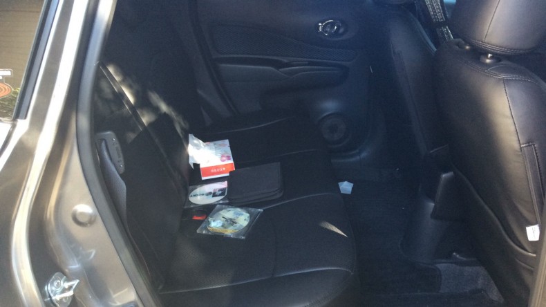 内装後方シート