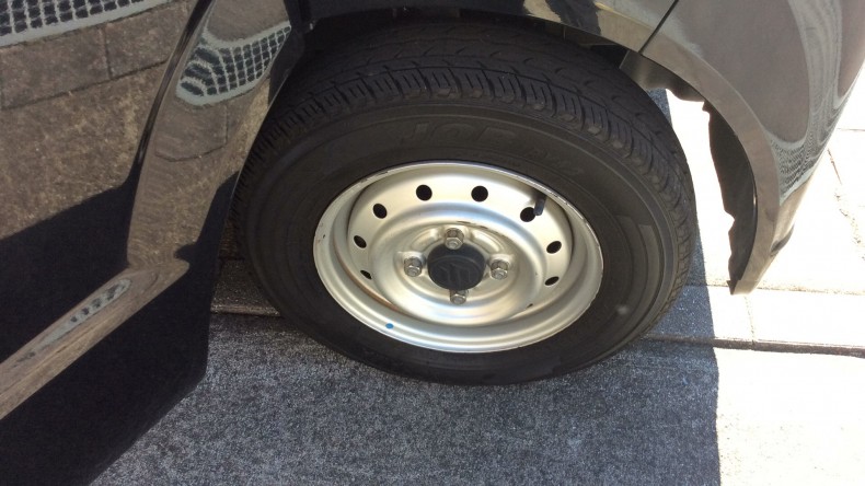 タイヤホイール前