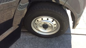 タイヤホイール前