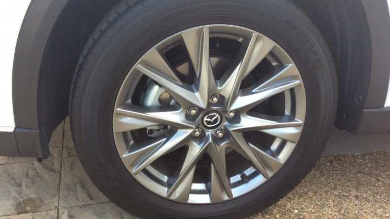 タイヤホイール前