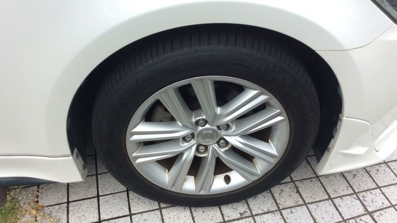 タイヤホイール前