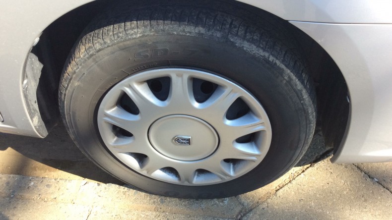 タイヤホイール前