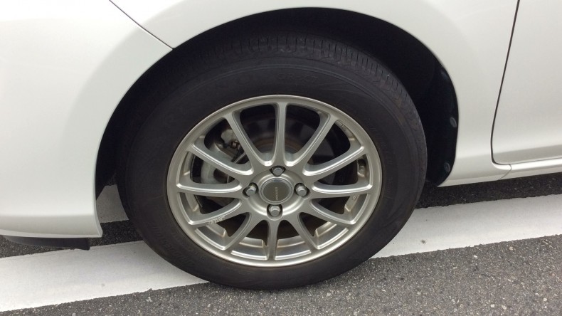 タイヤホイール前