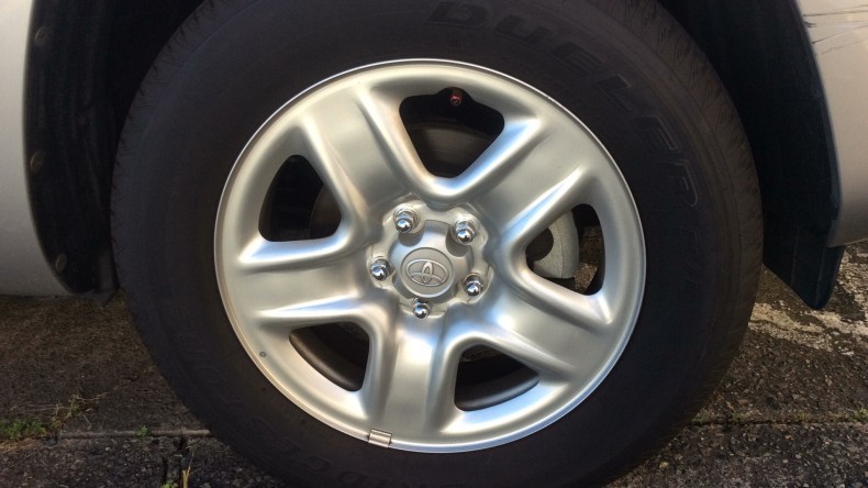 タイヤホイール前