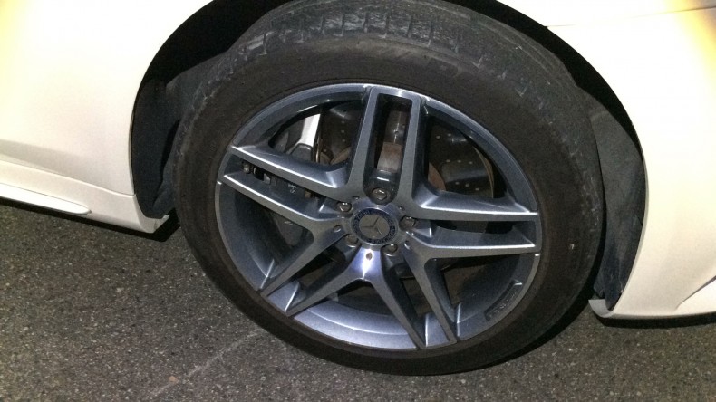 タイヤホイール前