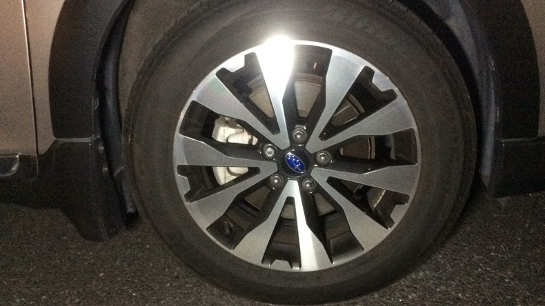 タイヤホイール前