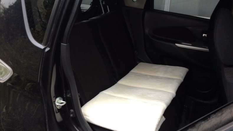 内装後方シート