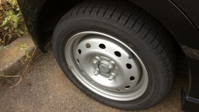 タイヤホイール前
