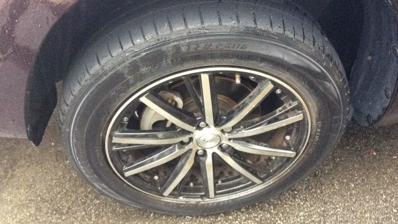 タイヤホイール前