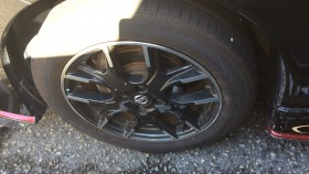 タイヤホイール前