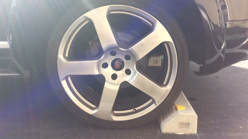 タイヤホイール前