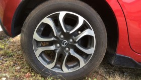 タイヤホイール前