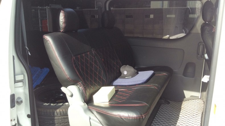 内装後方シート