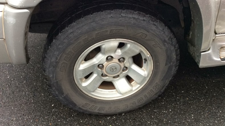 タイヤホイール前