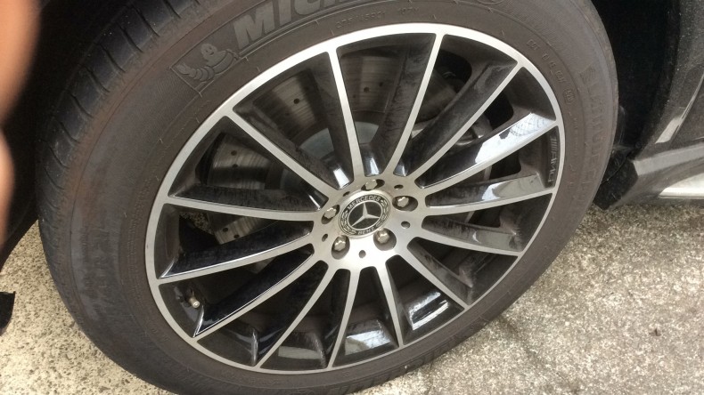 タイヤホイール前