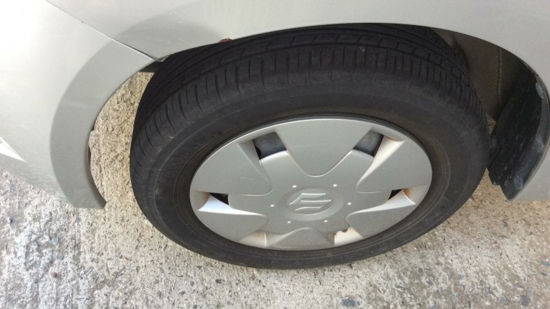 タイヤホイール前