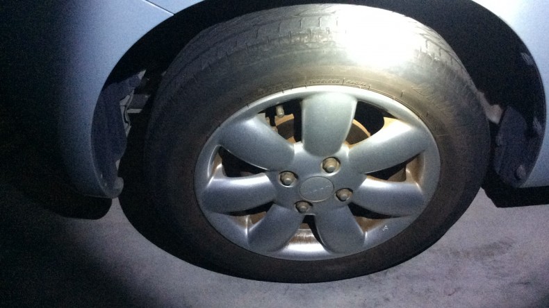 タイヤホイール前