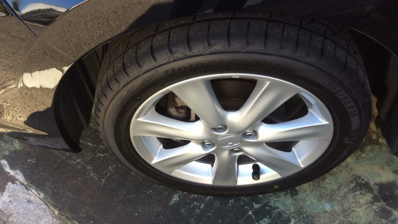 タイヤホイール前