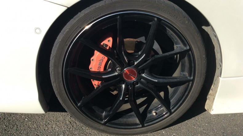 タイヤホイール前