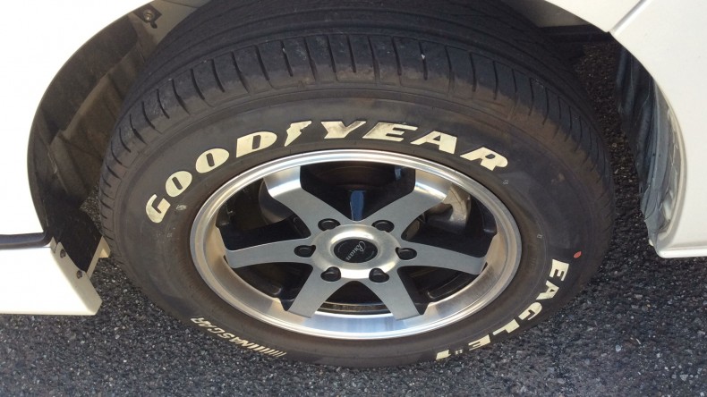 タイヤホイール前