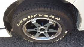 タイヤホイール前