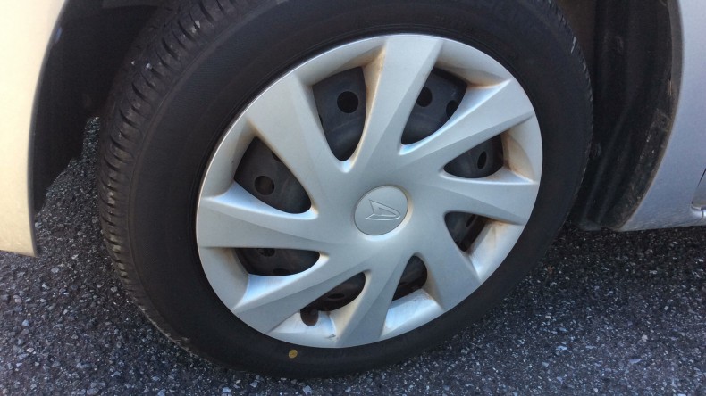 タイヤホイール前