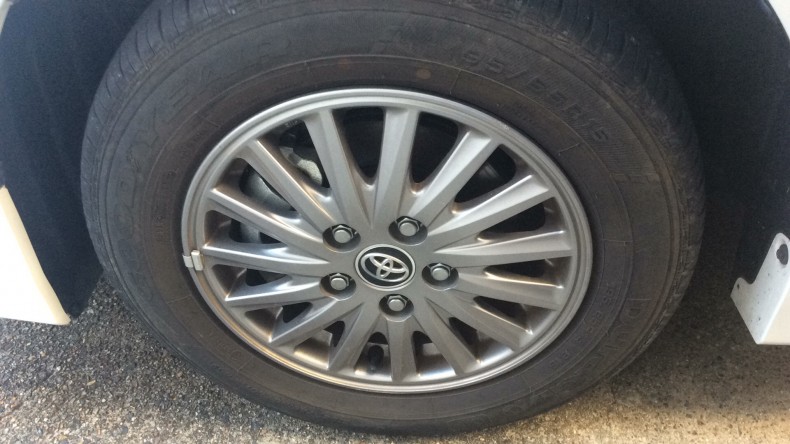 タイヤホイール前