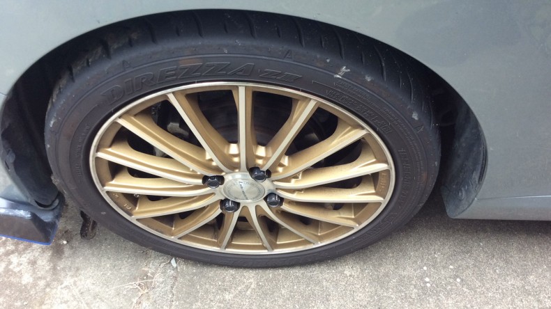 タイヤホイール前