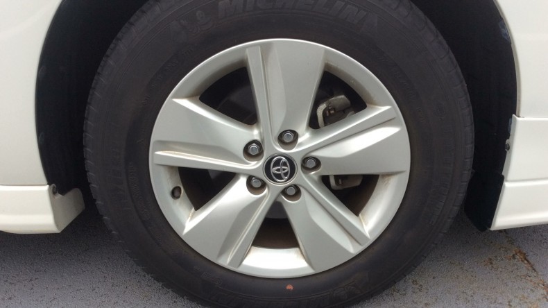 タイヤホイール前