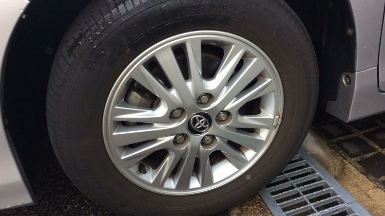 タイヤホイール前