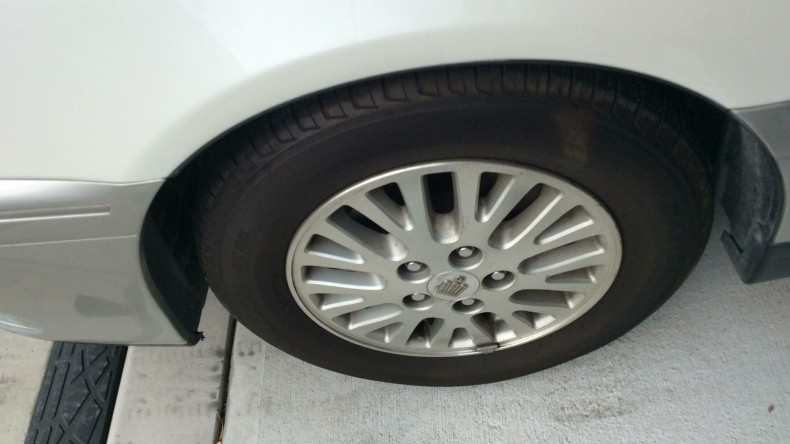 タイヤホイール前