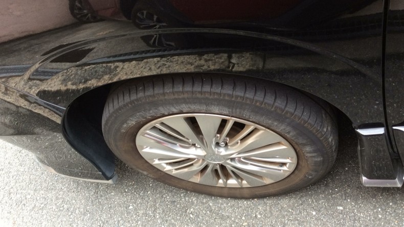 タイヤホイール前