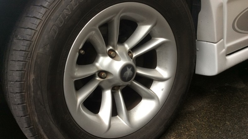 タイヤホイール前