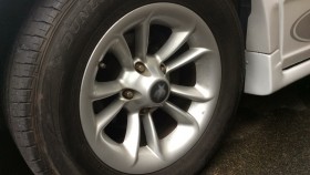 タイヤホイール前