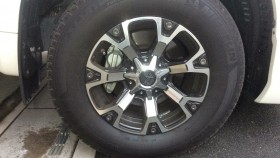 タイヤホイール前