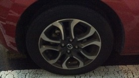 タイヤホイール前