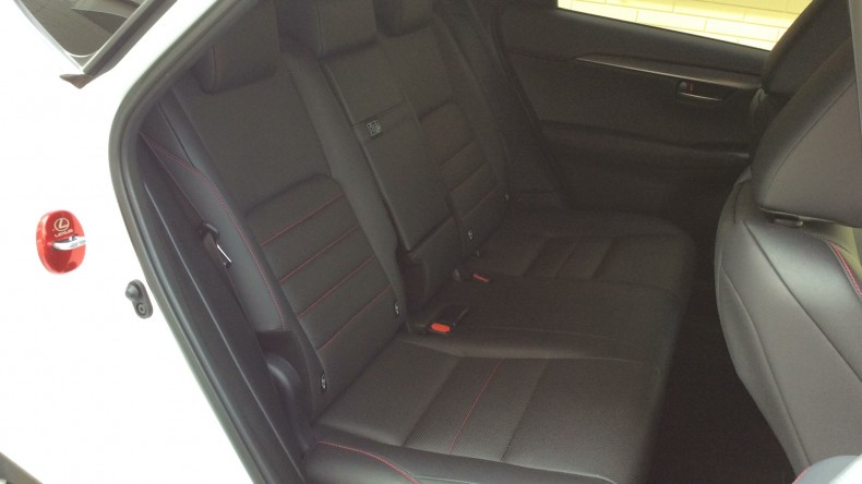 内装後方シート