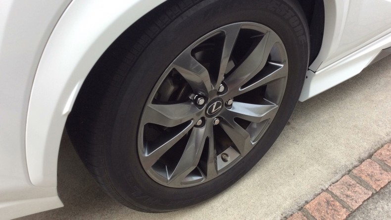 タイヤホイール前