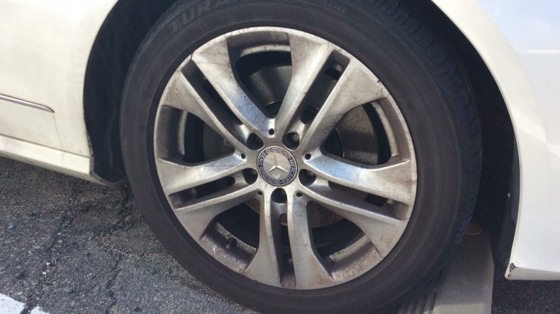 タイヤホイール前