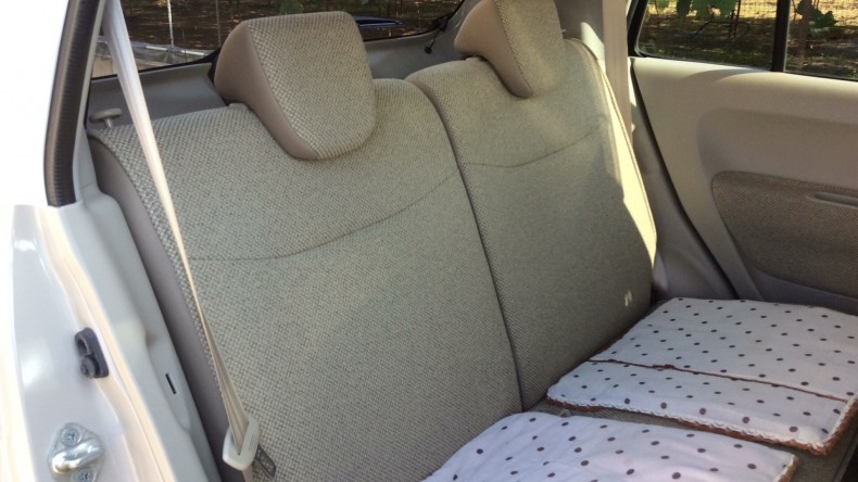 内装後方シート