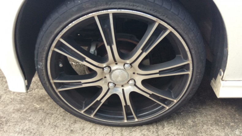 タイヤホイール前