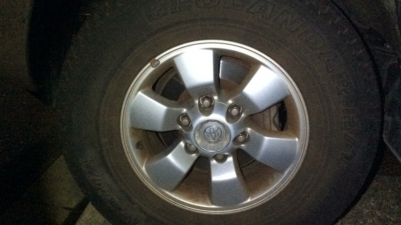 タイヤホイール前