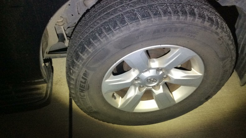 タイヤホイール前